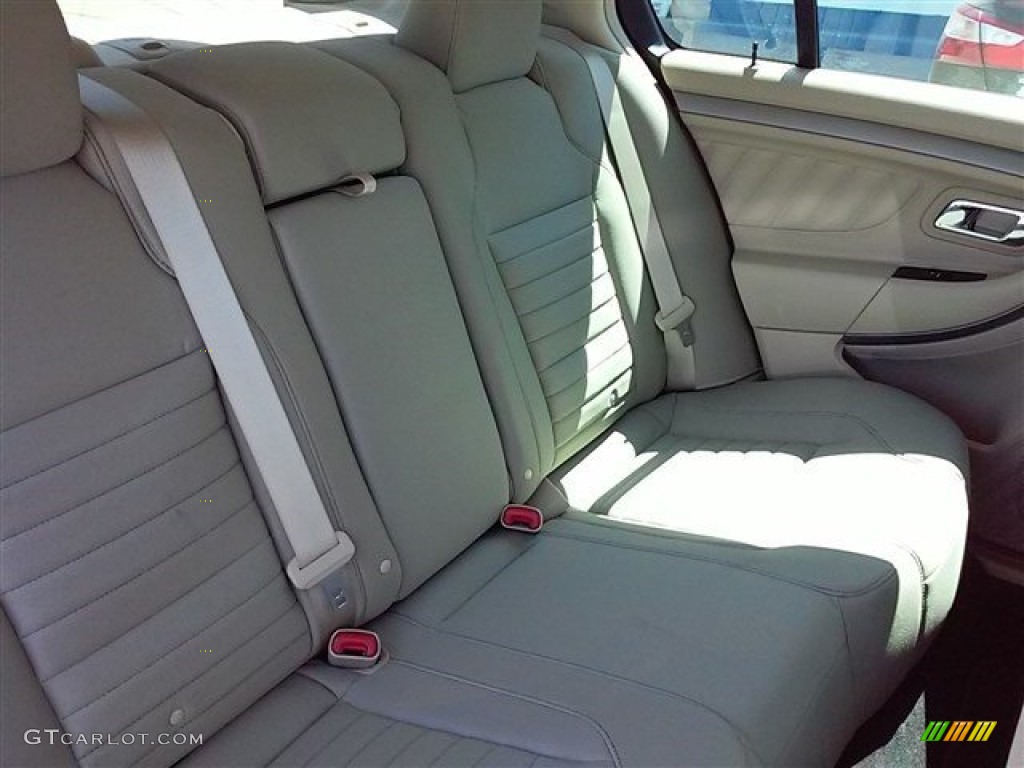 2015 Taurus SE - Oxford White / Dune photo #14