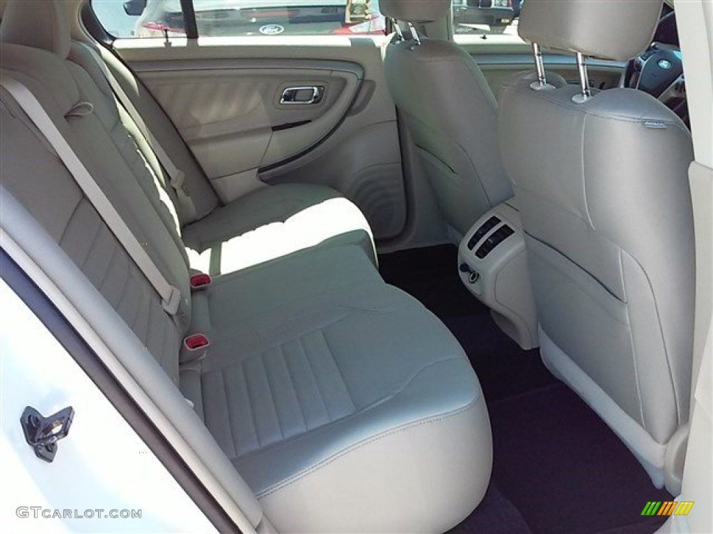 2015 Taurus SE - Oxford White / Dune photo #15