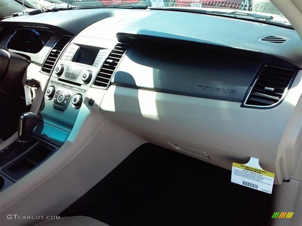 2015 Taurus SE - Oxford White / Dune photo #22
