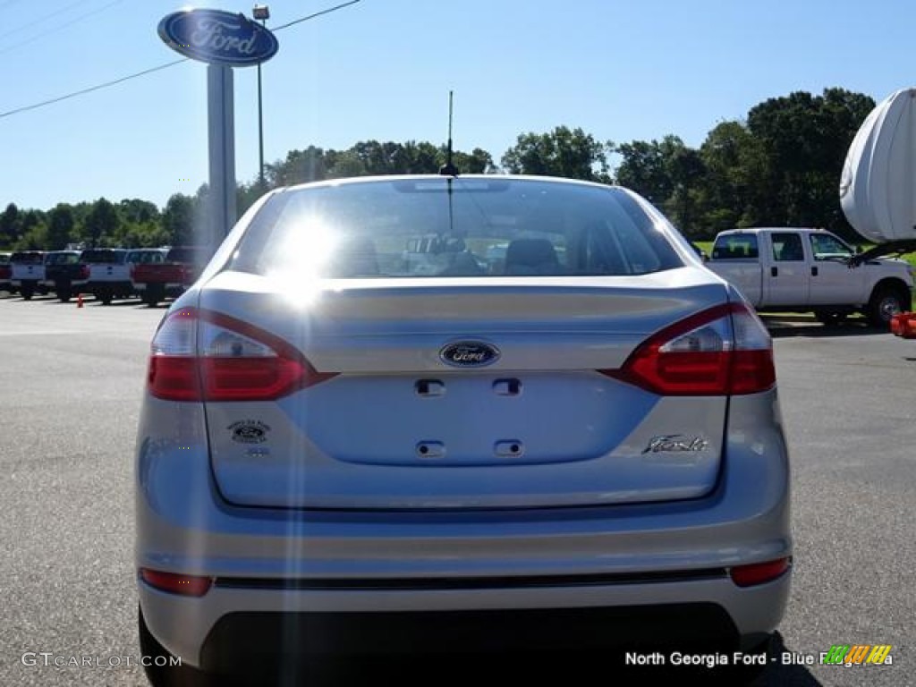 2016 Fiesta SE Sedan - Ingot Silver Metallic / Medium Light Stone photo #4