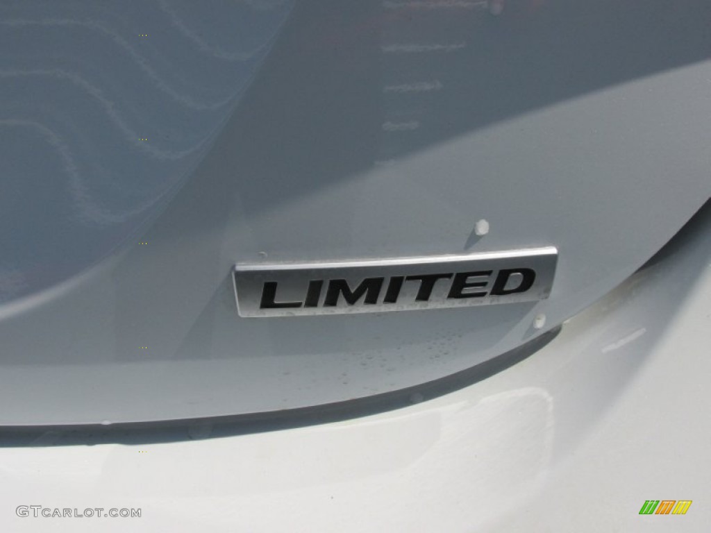 2016 Elantra Limited - White / Black photo #15