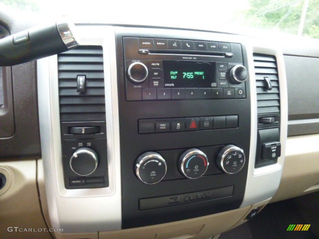 2010 Ram 1500 Big Horn Quad Cab 4x4 - Austin Tan Pearl / Light Pebble Beige/Bark Brown photo #23