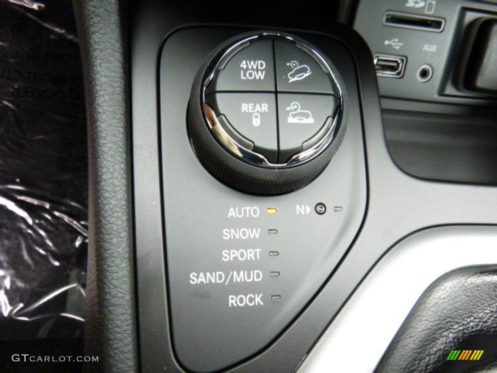 2016 Jeep Cherokee Trailhawk 4x4 Controls Photo #106699048