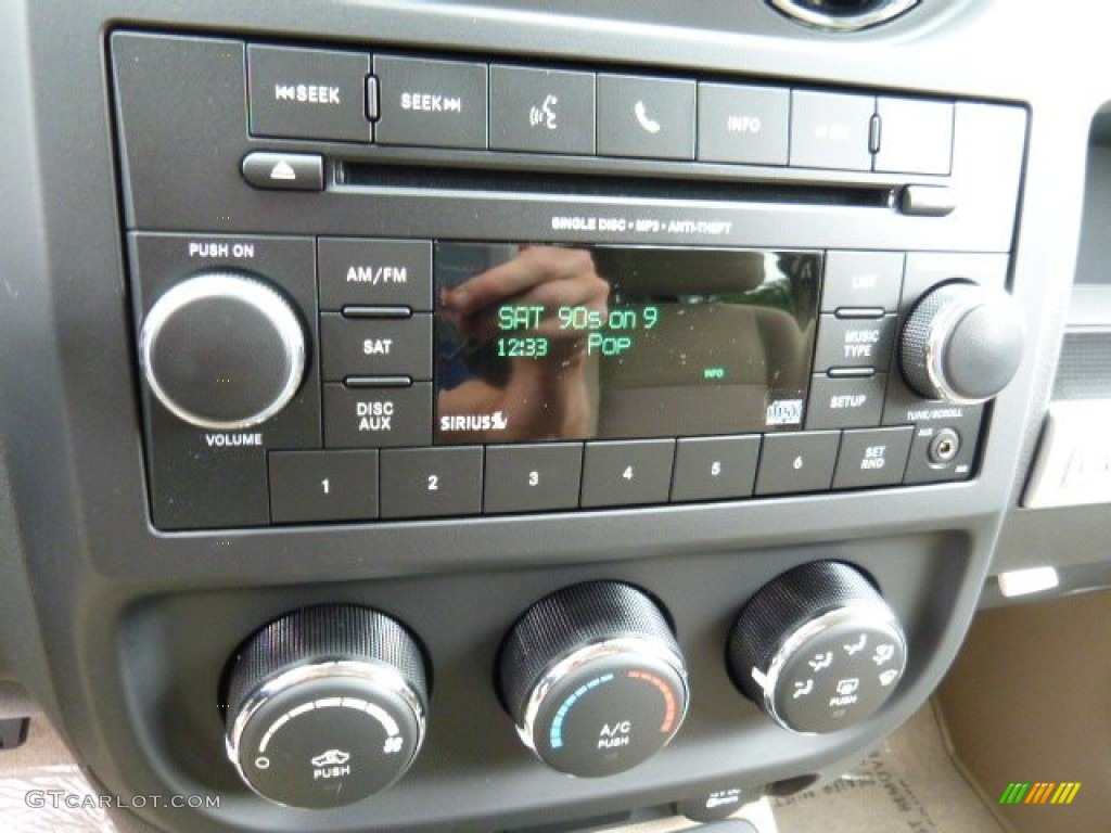 2016 Jeep Compass Sport 4x4 Controls Photo #106700571