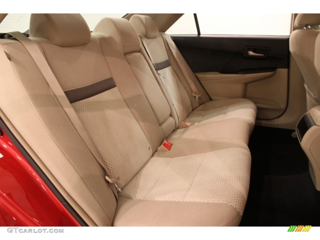 2014 Toyota Camry SE Rear Seat Photo #106702861