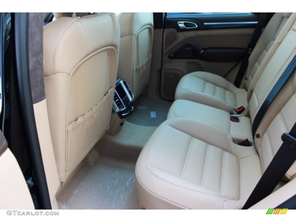 Saddle Brown/Luxor Beige Interior 2016 Porsche Cayenne Turbo S Photo #106703215