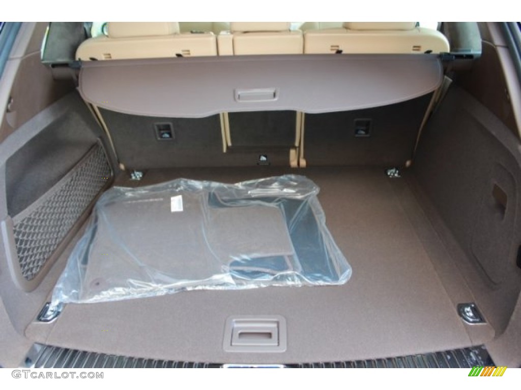 2016 Porsche Cayenne Turbo S Trunk Photos