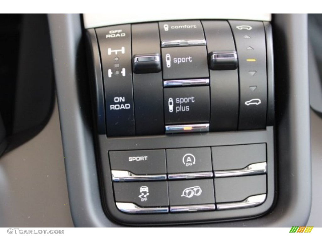 2016 Porsche Cayenne GTS Controls Photo #106703917