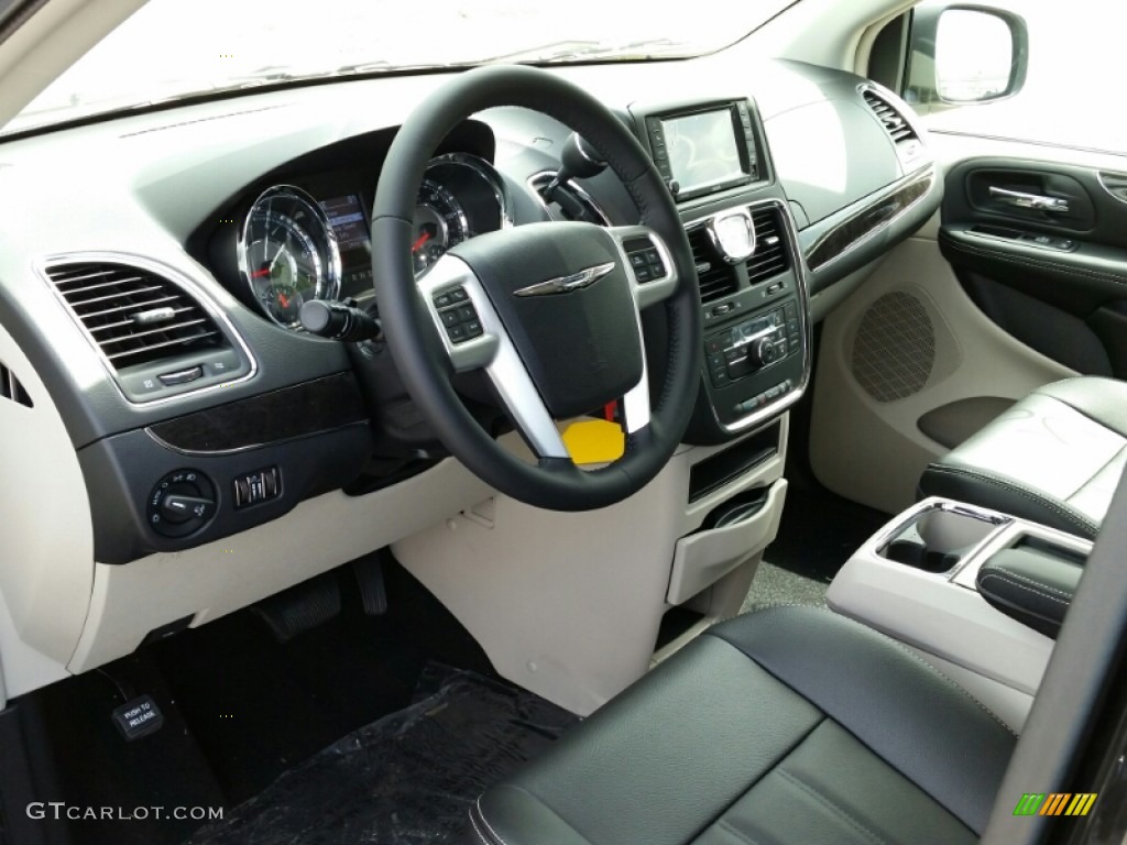 2015 Town & Country Touring - Brilliant Black Crystal Pearl / Black/Light Graystone photo #7