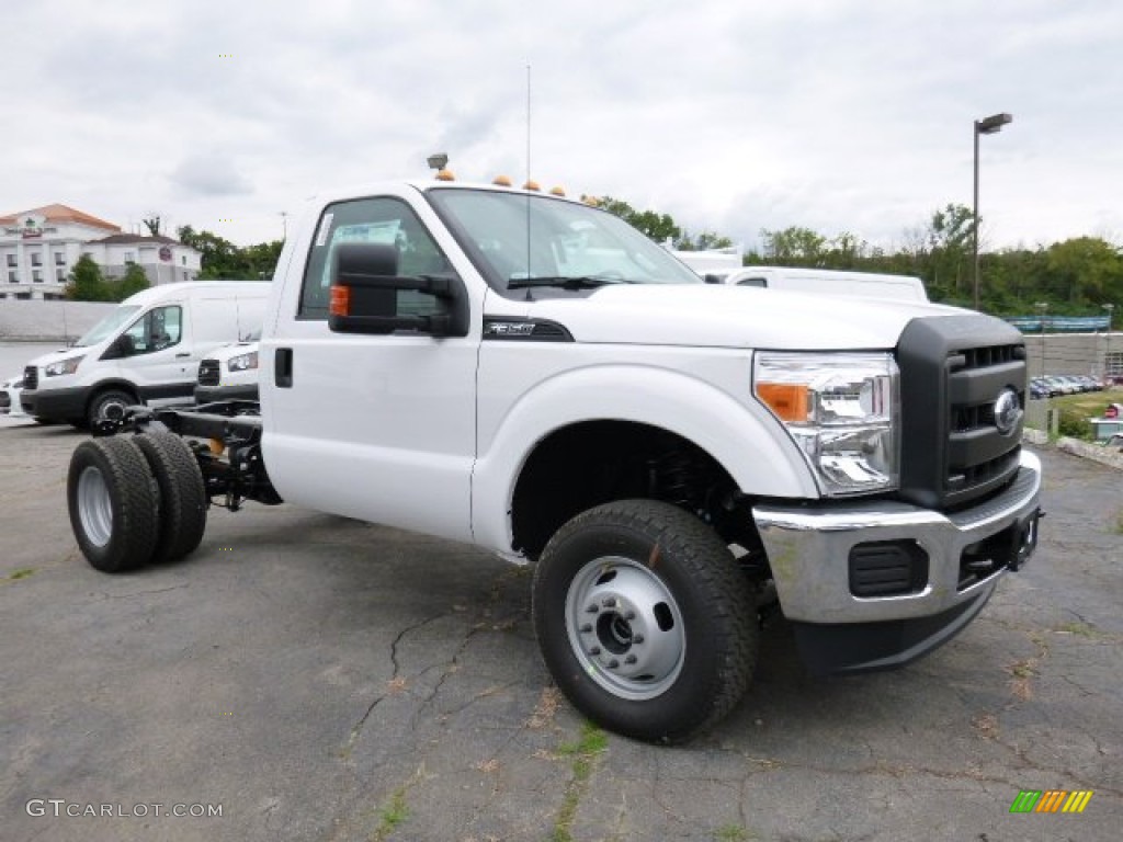 2016 F350 Super Duty XL Regular Cab Chassis 4x4 - Oxford White / Steel photo #1