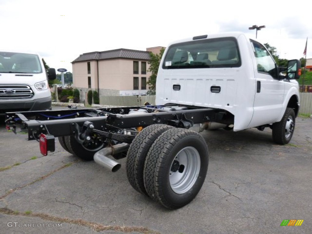 2016 F350 Super Duty XL Regular Cab Chassis 4x4 - Oxford White / Steel photo #2