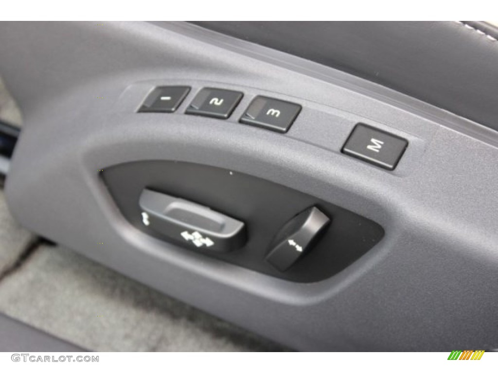 2016 Volvo XC60 T6 AWD R-Design Controls Photo #106713038