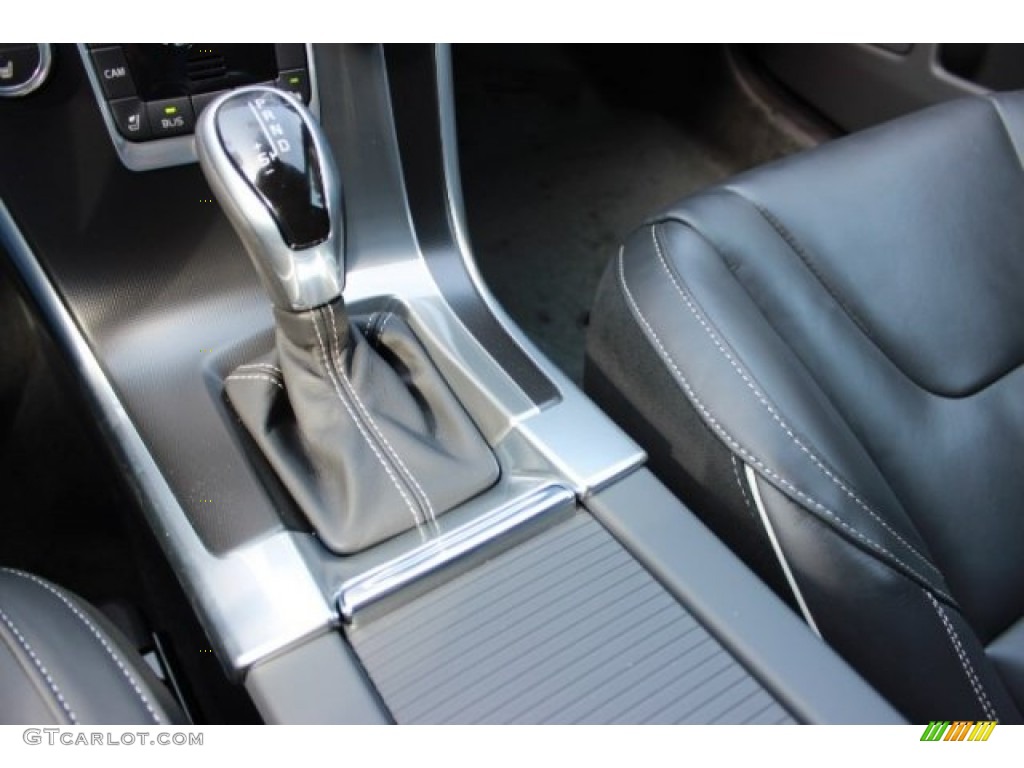 2016 Volvo XC60 T6 AWD R-Design Transmission Photos