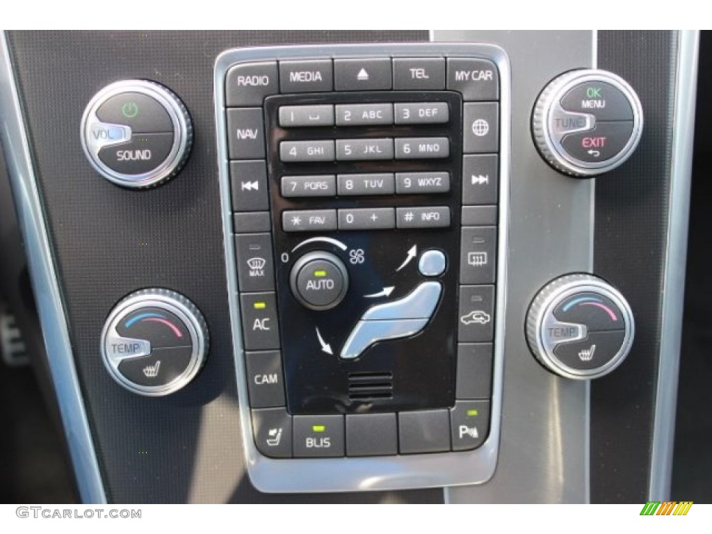 2016 Volvo XC60 T6 AWD R-Design Controls Photo #106713136