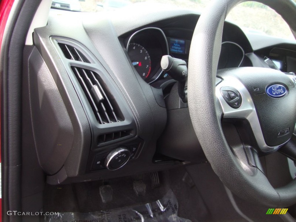 2012 Focus SE 5-Door - Red Candy Metallic / Charcoal Black photo #11