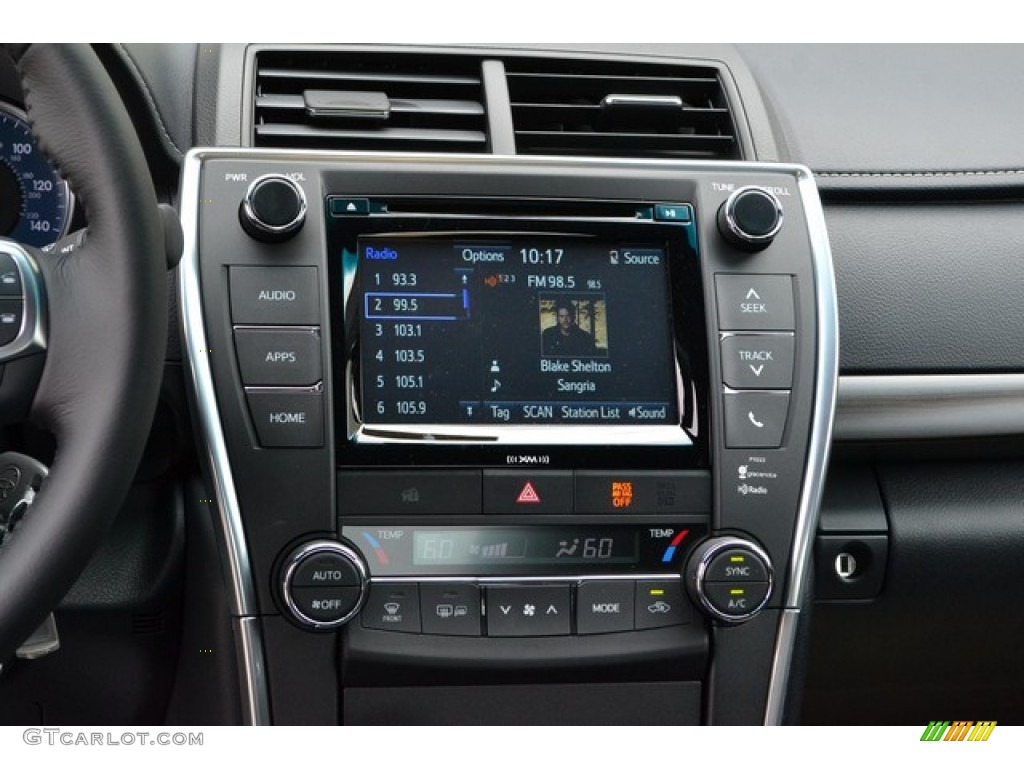 2016 Toyota Camry XLE Controls Photo #106738456