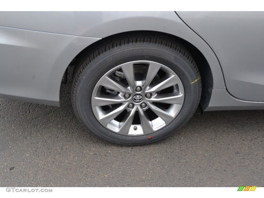 2016 Toyota Camry XLE Wheel Photos