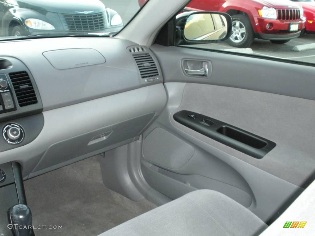 2005 Camry LE - Black / Gray photo #42