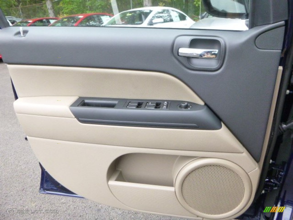 2016 Jeep Compass Sport 4x4 Light Pebble Beige/Dark Slate Gray Door Panel Photo #106760282