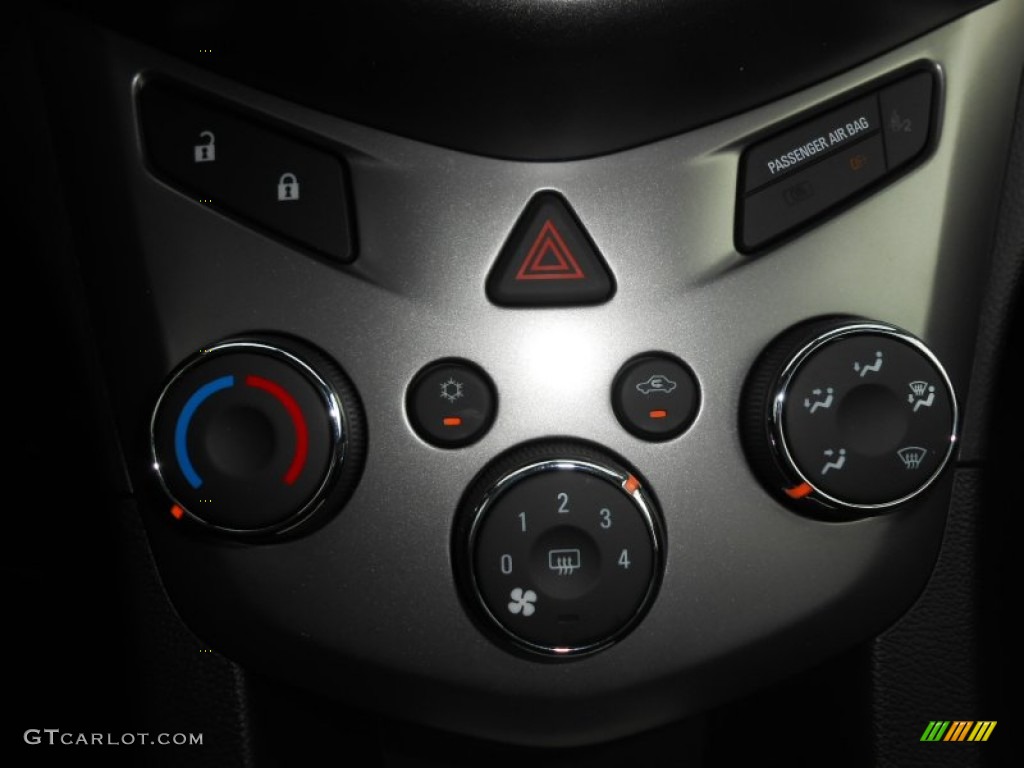 2016 Chevrolet Sonic LT Sedan Controls Photo #106761277