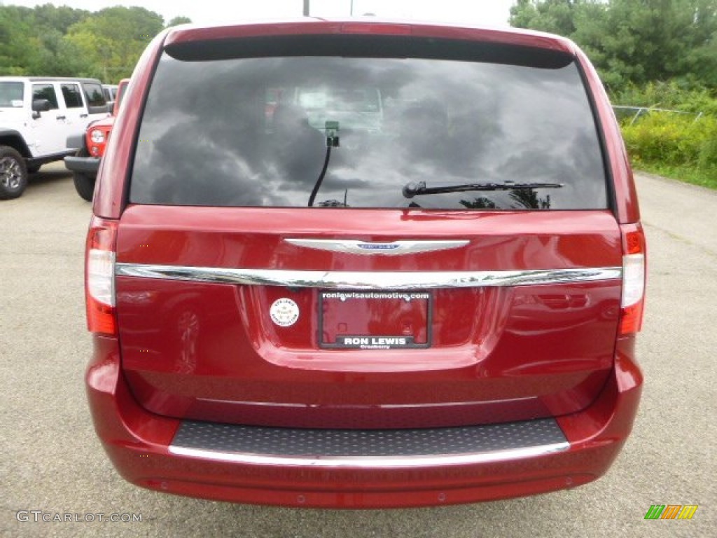 2016 Town & Country Touring-L - Deep Cherry Red Crystal Pearl / Black/Light Graystone photo #8