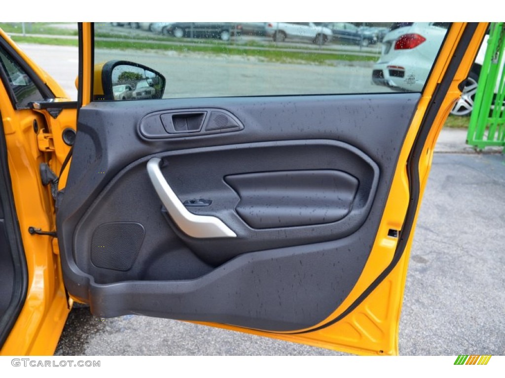 2011 Ford Fiesta SES Hatchback Plum/Charcoal Black Leather Door Panel Photo #106775264