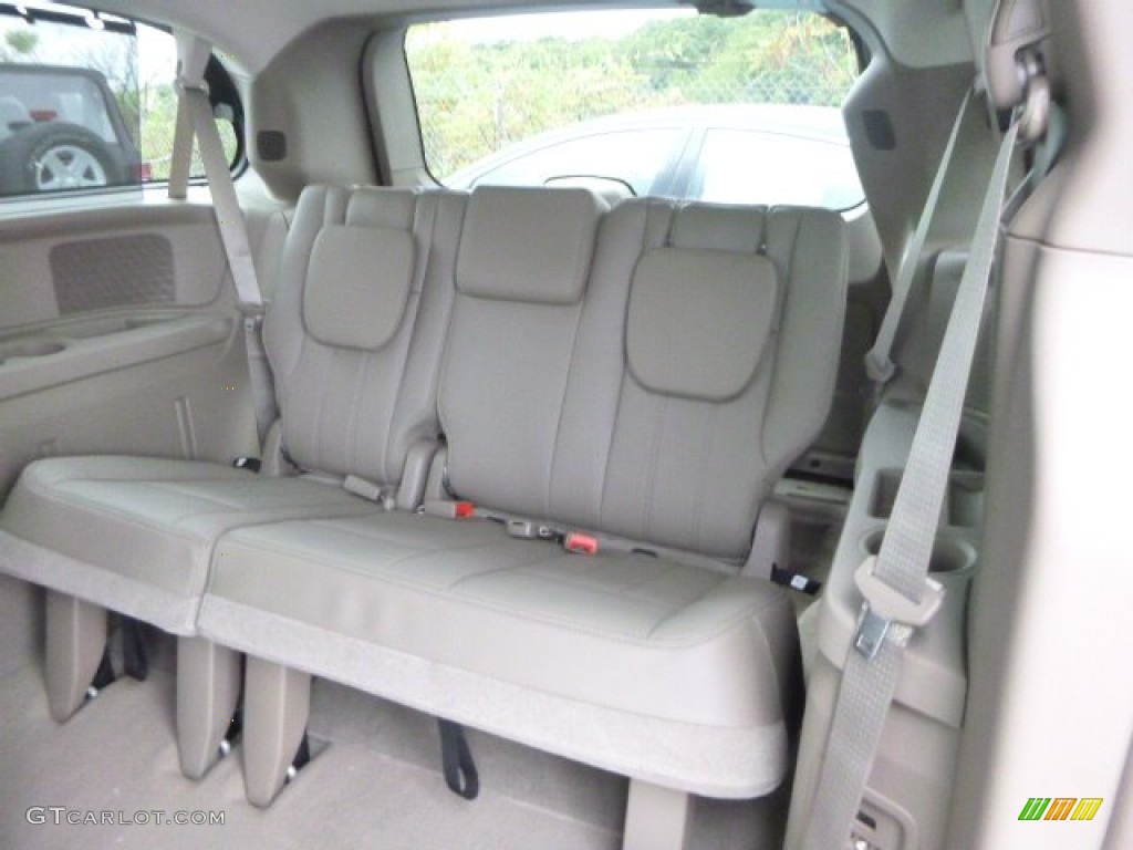 2016 Chrysler Town & Country Touring-L Rear Seat Photo #106775933