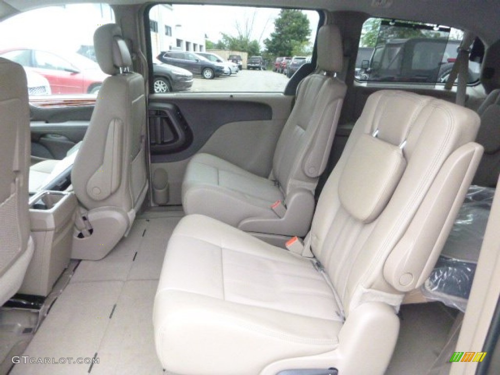 2016 Chrysler Town & Country Touring-L Rear Seat Photo #106775942
