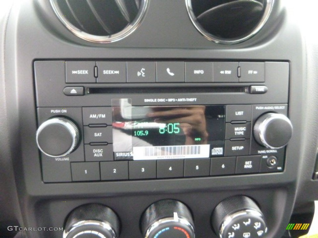 2016 Jeep Patriot Latitude 4x4 Controls Photo #106777067