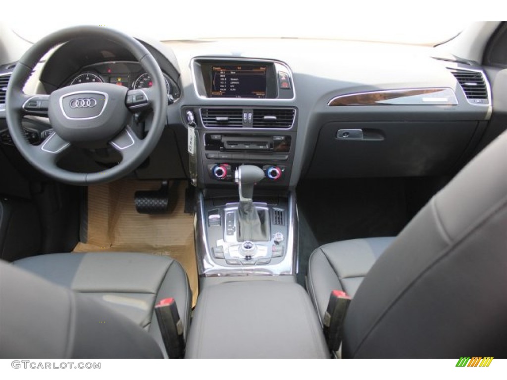 2016 Audi Q5 2.0 TFSI Premium quattro Dashboard Photos
