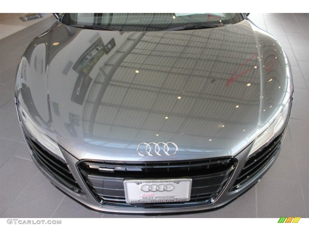 2015 R8 V8 - Daytona Grey Pearl / Black photo #2