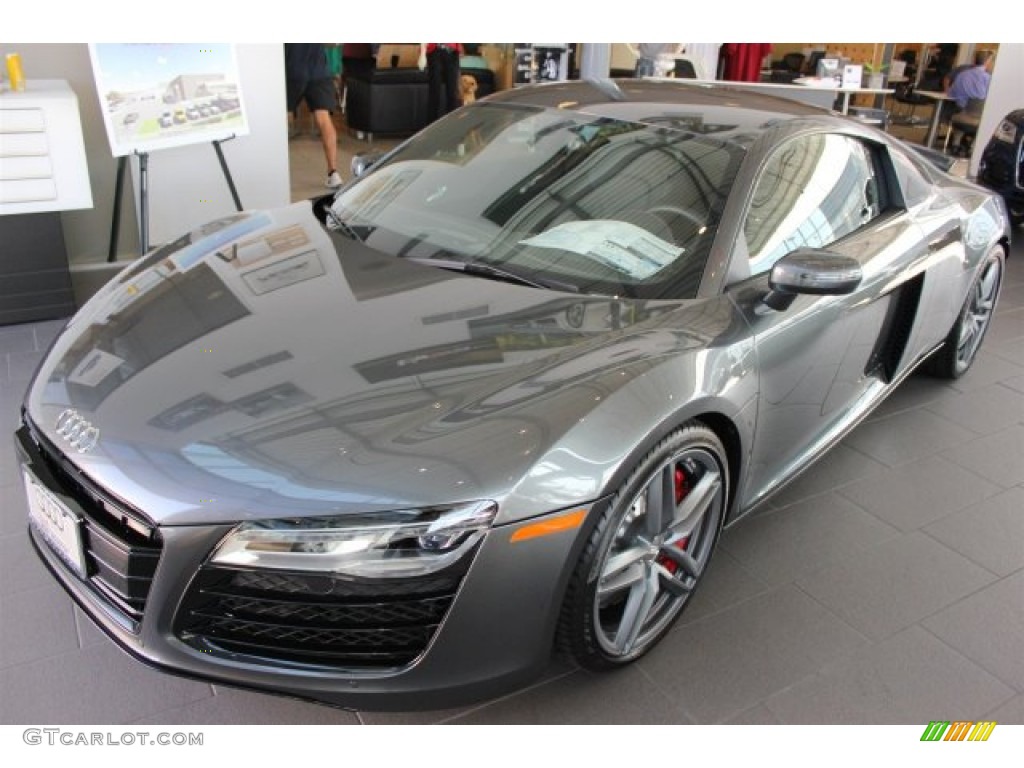 2015 R8 V8 - Daytona Grey Pearl / Black photo #3