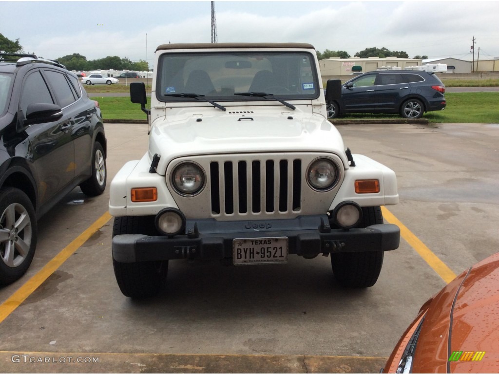 2002 Wrangler Sahara 4x4 - Stone White / Camel Beige/Dark Green photo #1