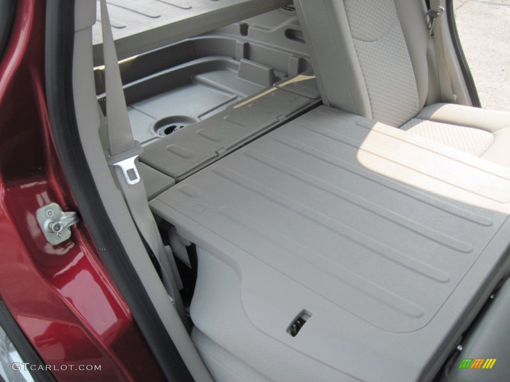 2008 HHR LT - Cardinal Red Metallic / Gray photo #20