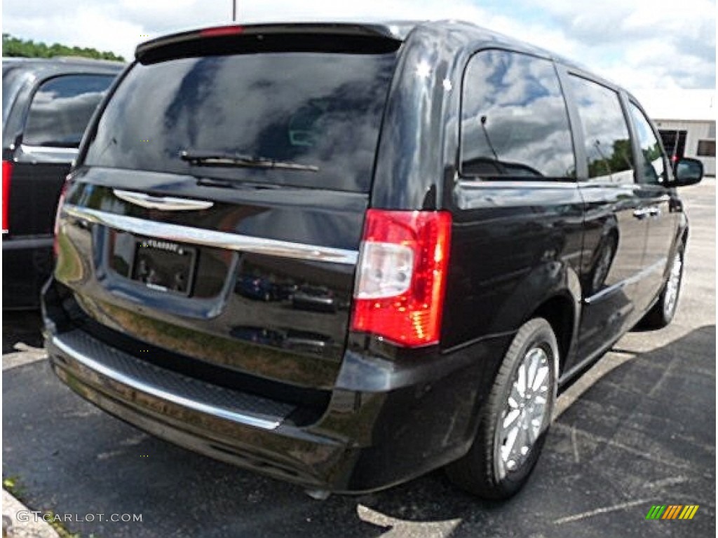 2016 Town & Country Touring - Brilliant Black Crystal Pearl / Black/Light Graystone photo #2