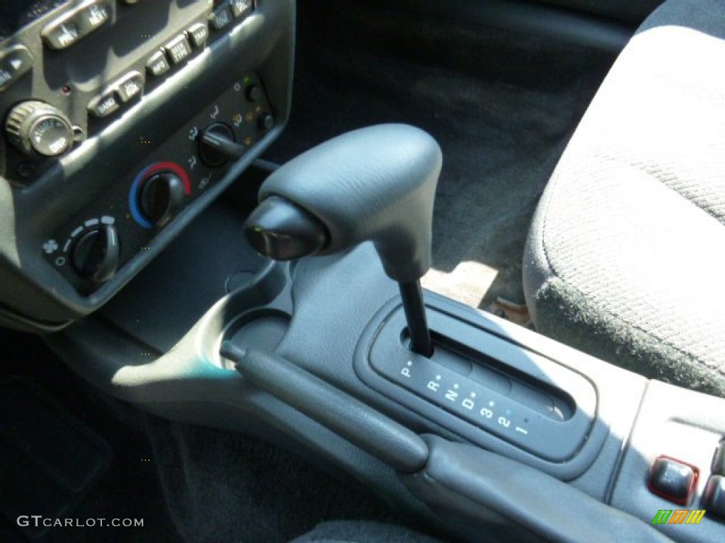 2003 Cavalier LS Sedan - Victory Red / Graphite Gray photo #12