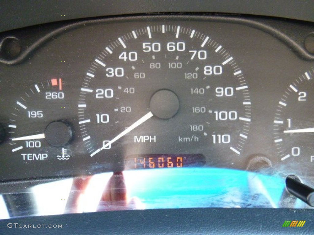 2003 Cavalier LS Sedan - Victory Red / Graphite Gray photo #14