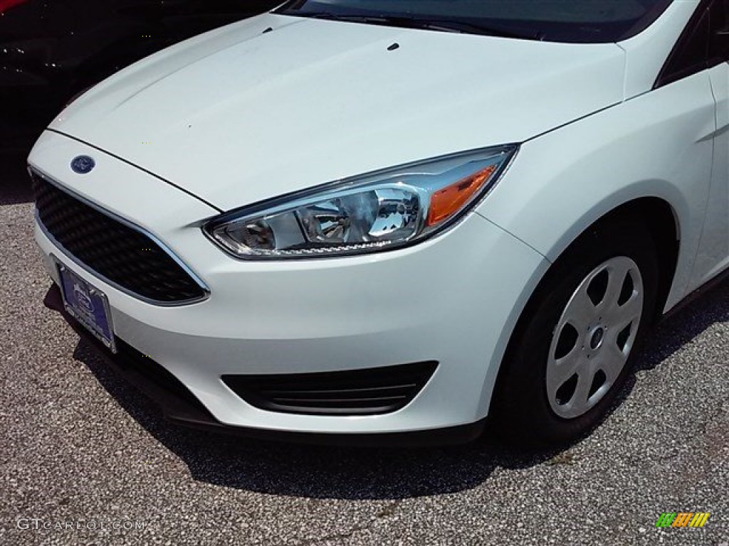 2015 Focus S Sedan - Oxford White / Charcoal Black photo #6