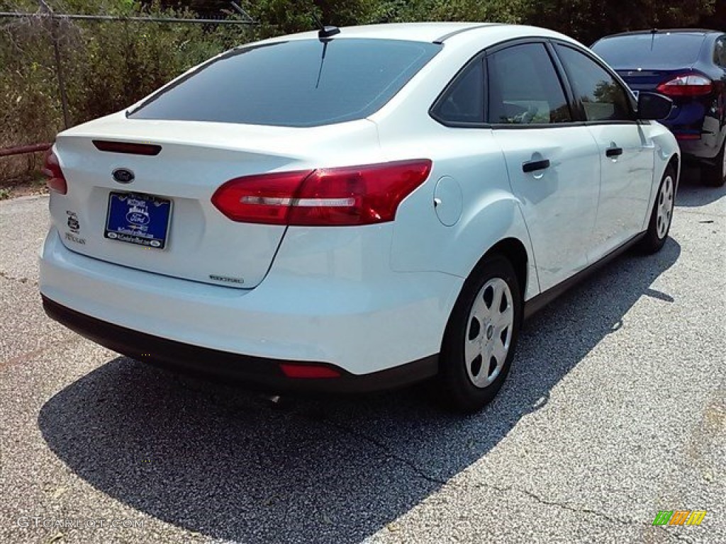 2015 Focus S Sedan - Oxford White / Charcoal Black photo #10