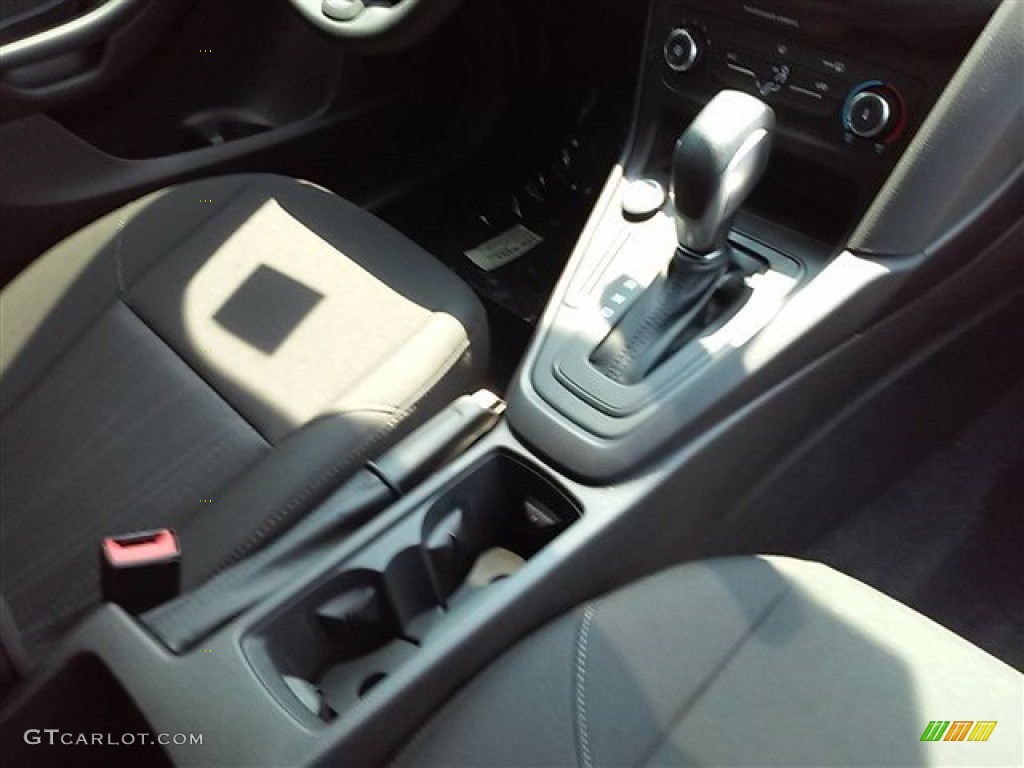 2015 Focus S Sedan - Oxford White / Charcoal Black photo #24