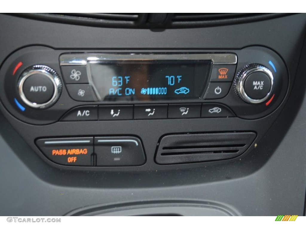 2016 Ford Escape SE Controls Photo #106804650