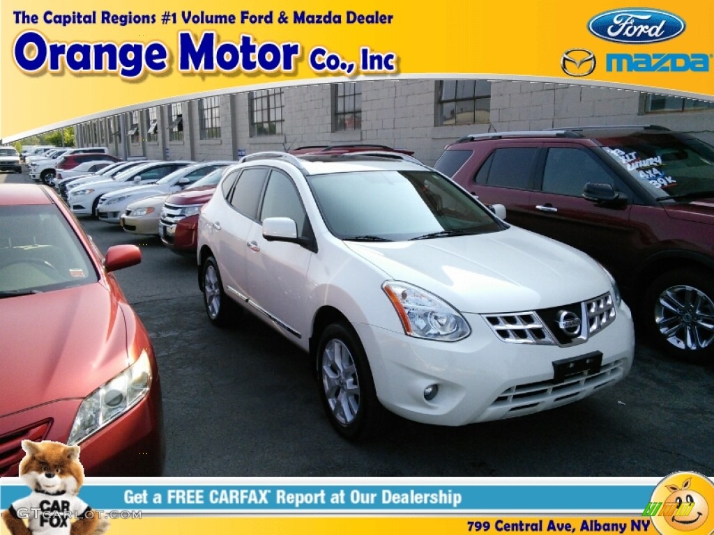 Pearl White Nissan Rogue