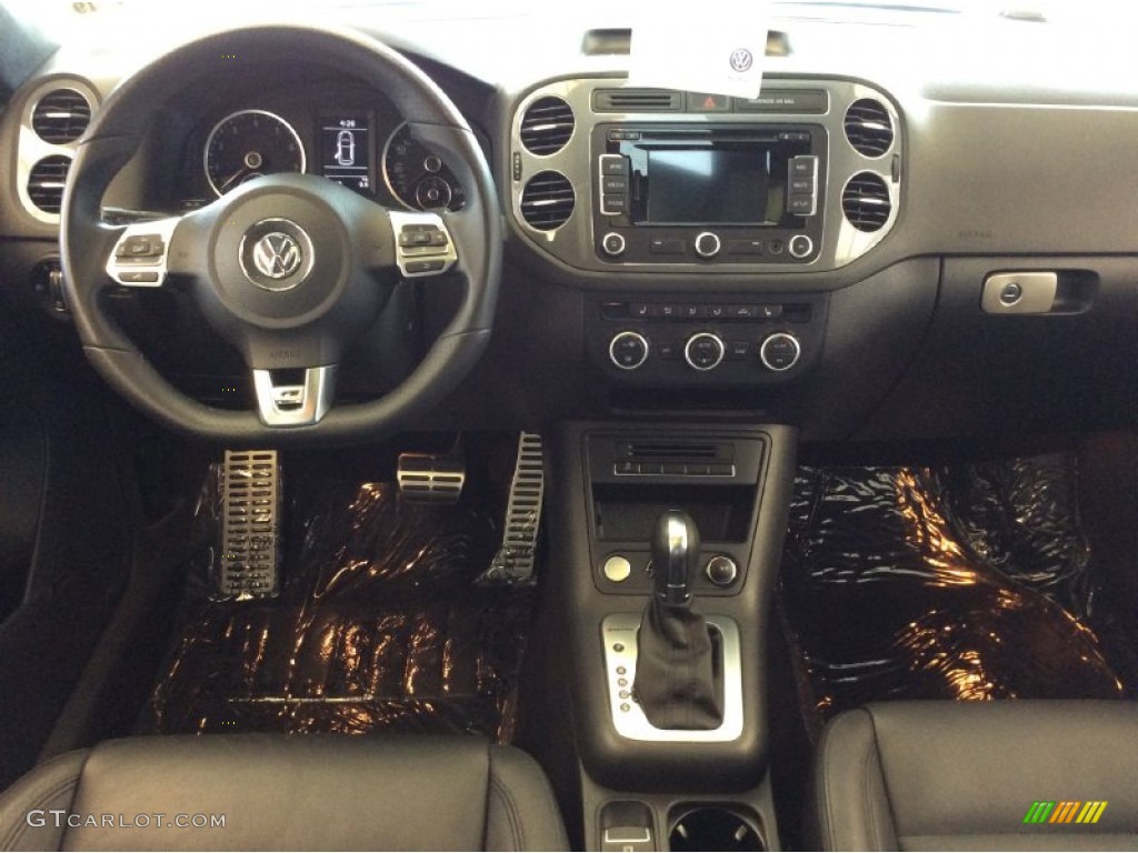 2014 Volkswagen Tiguan R-Line 4Motion Dashboard Photos