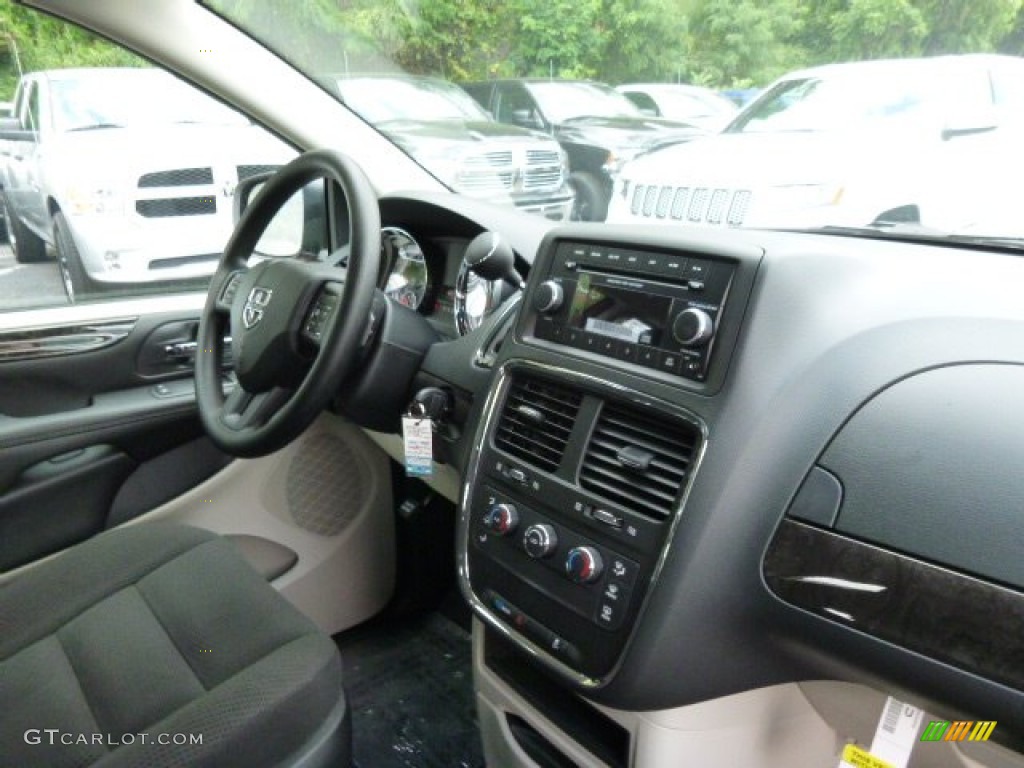 2016 Grand Caravan American Value Package - Deep Cherry Red Crystal Pearl / Black/Light Graystone photo #8