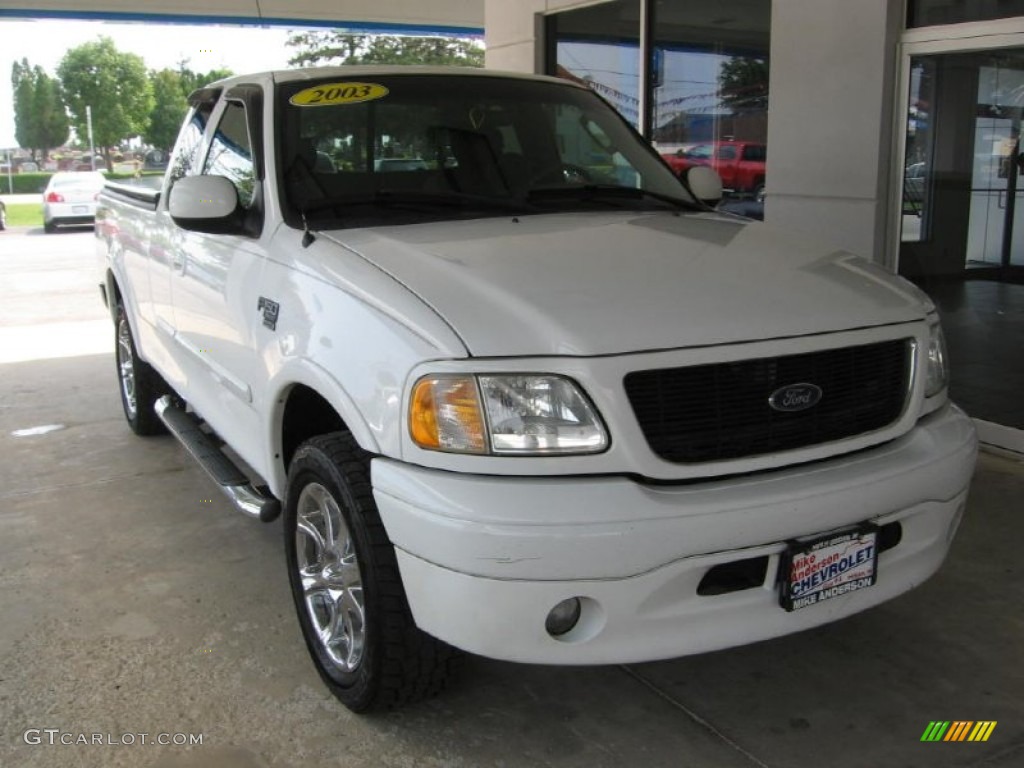 2003 F150 XLT SuperCab 4x4 - Oxford White / Medium Graphite Grey photo #1