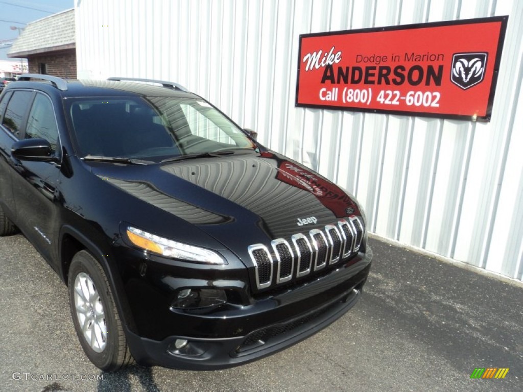 2016 Cherokee Latitude 4x4 - Brilliant Black Crystal Pearl / Black photo #1