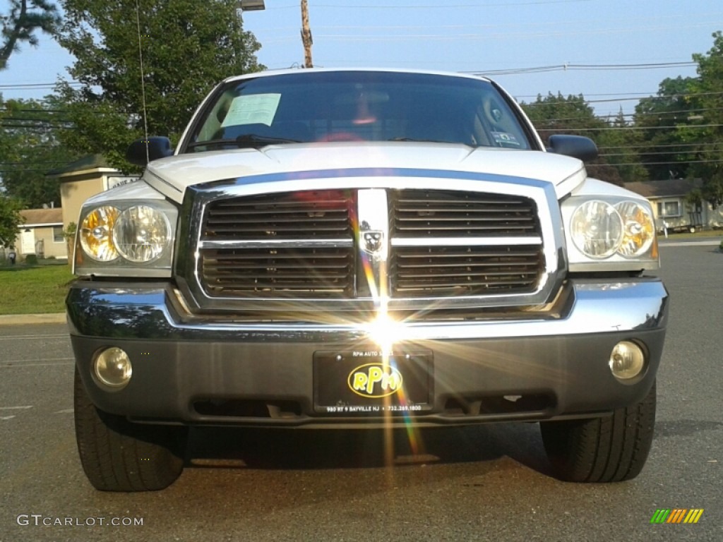 2005 Dakota SLT Club Cab 4x4 - Bright White / Medium Slate Gray photo #2