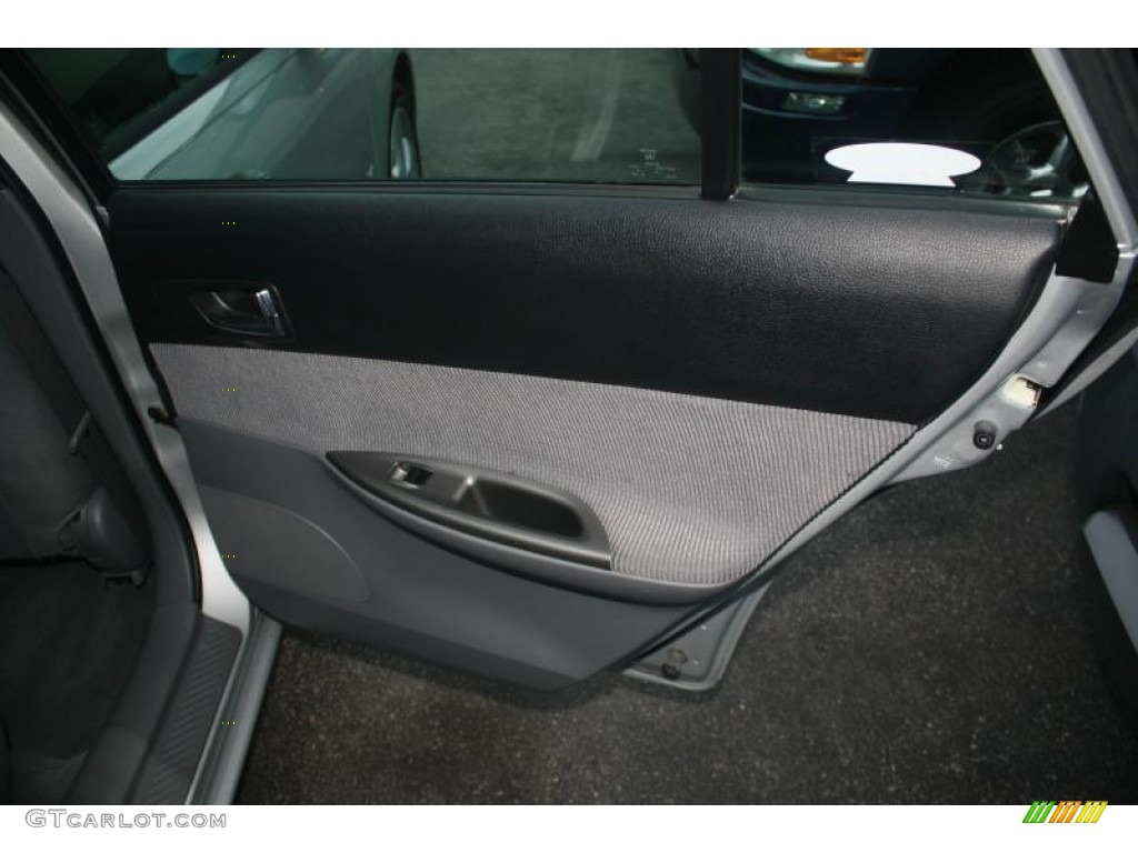 2004 Mazda MAZDA6 s Sport Wagon Gray Door Panel Photo #106837617