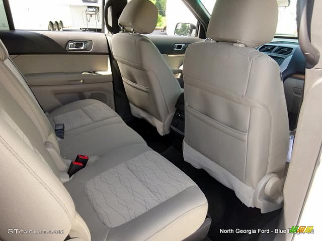 2015 Explorer 4WD - Oxford White / Medium Light Stone photo #16