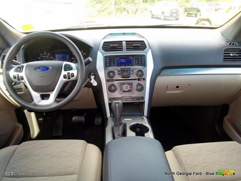 2015 Explorer 4WD - Oxford White / Medium Light Stone photo #21